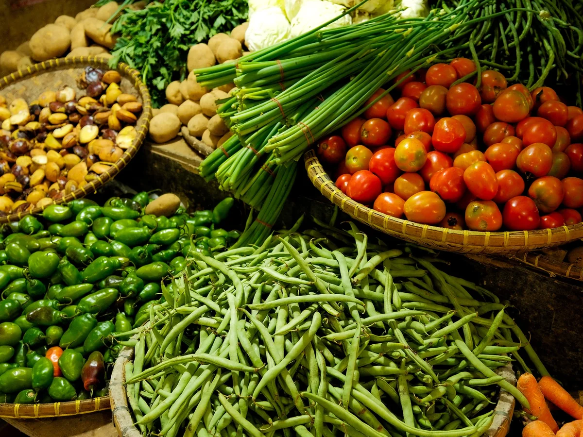 Selección de ingredientes frescos de temporada